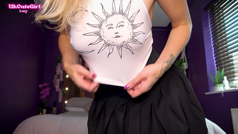 UKCuteGirl Lucy Lauren: Panty Tease Confession Flashing My Knickers at the Shops