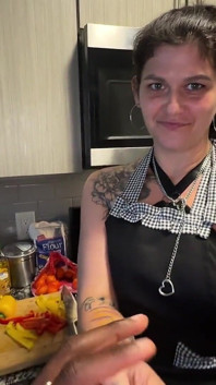 Dripdrop psilo sirena ama succhiare il cazzo e ricevere sborrata in cucina!!