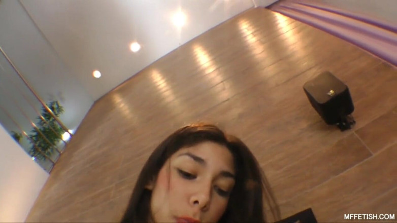 Sapphic Latinas: 무자비한 얼굴 파괴 여왕 크리스티안