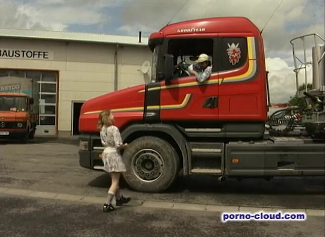 Porno Cloud: Camionista fa fisting