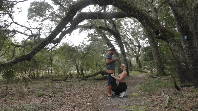 Island Boy Vids: Procházka v lese kouření s Monicou Raye