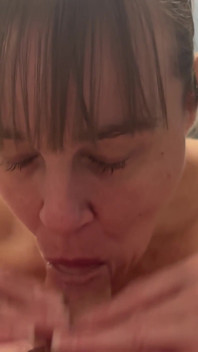 Mature Sucking the Cum Out with Her Hanging Boobs Swinging Cum in Mouth