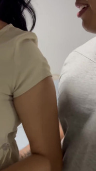 Religiöse frau mit riesigen titten klopft an meine tür und ich stecke meinen schwanz in ihren arsch