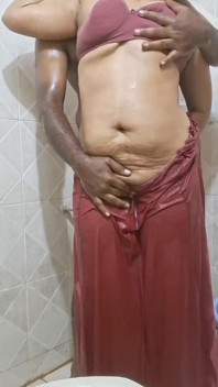 Meilleur sexe dans la salle de bain d’un couple