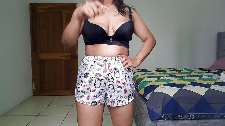 PATY PATY: 그녀의 절망적 인 가운데서 파트너와 섹스에 대한 변태를 얻는 여대생 그녀는 그들이 따먹고 그것을 기억