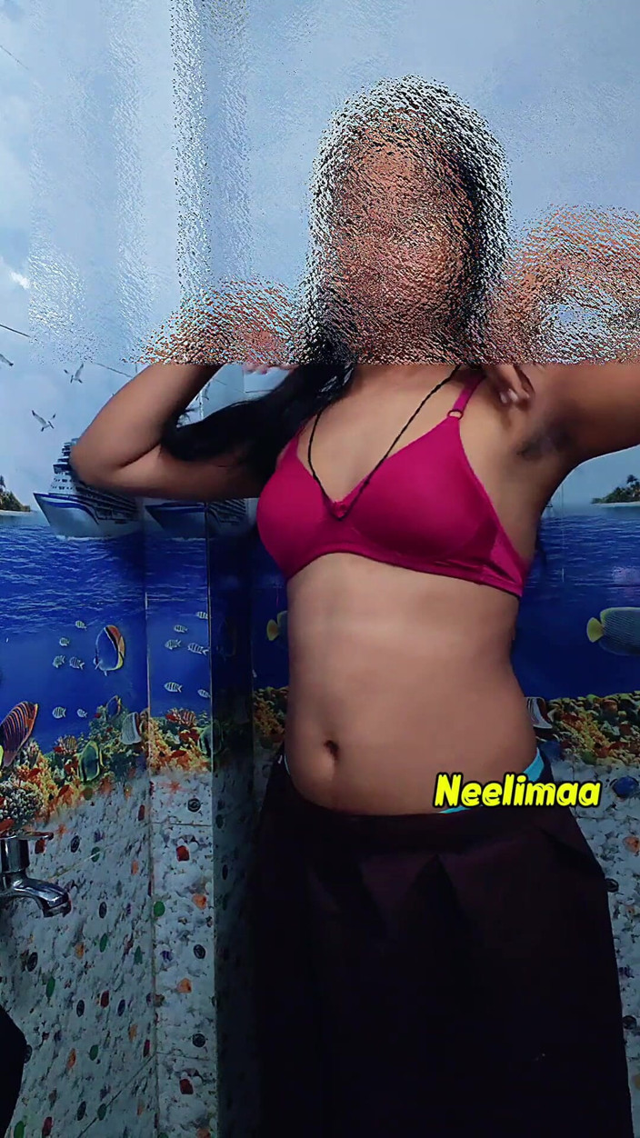 Neelimaa: นักเรียนสาว Desi อินเดียสุดฮอตเปลี่ยนเครื่องแบบและช่วยตัวเอง วิดีโอเซลฟี่ Desi อินเดีย