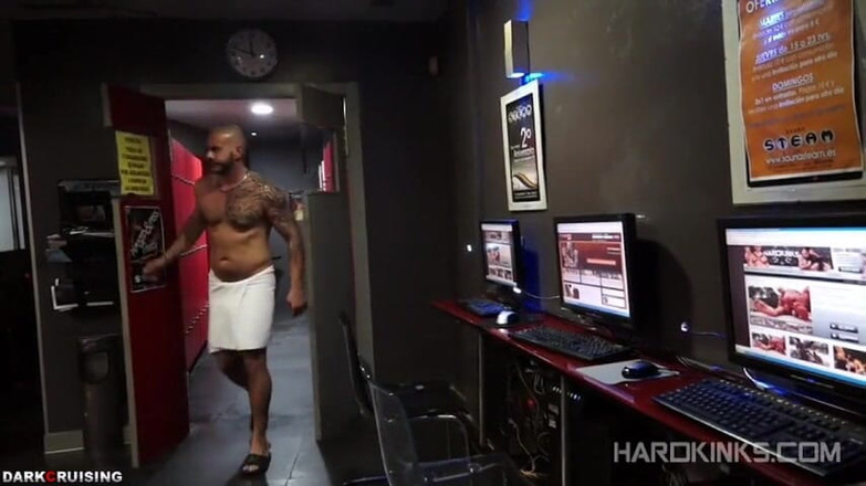 Hard Kinks: Max Duran과 함께하는 사우나에서의 극도의 만남