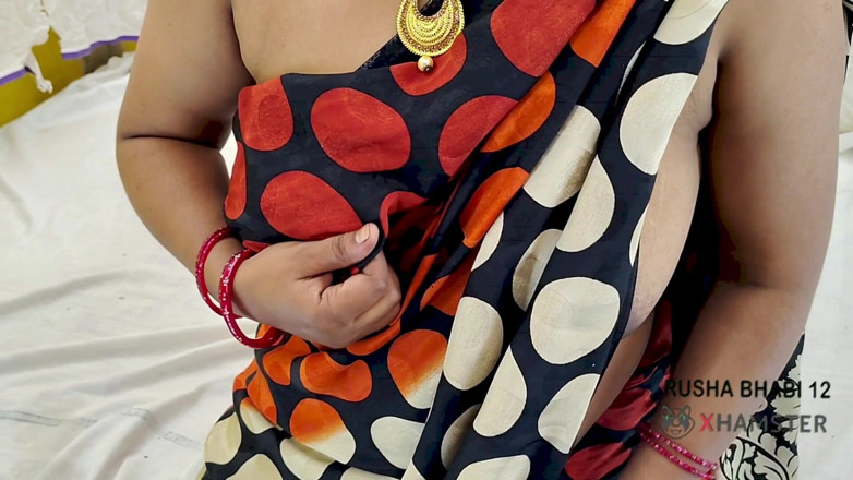 RUSHA BHABI: India Desi Esposa Casero Vaquera Posición Ruidosamente Monando Joven Chico...