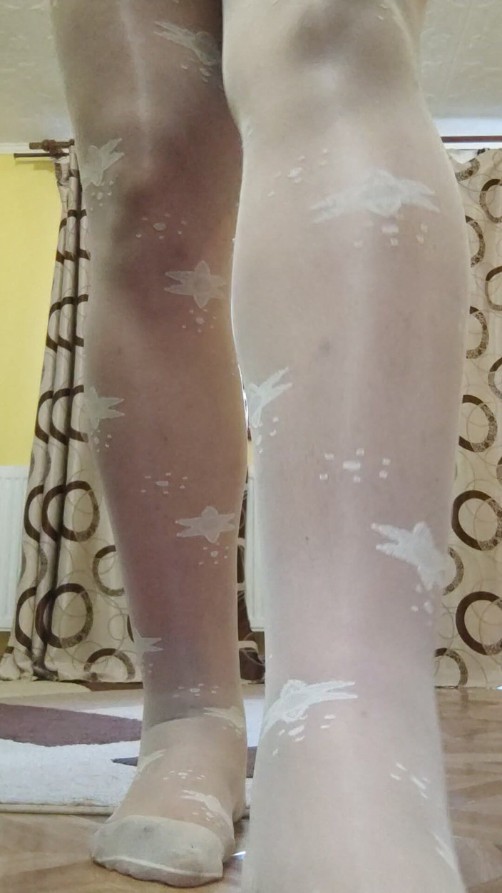Pantyhosecouple123: Je suis sexy dans ces collants blancs pour ado ?