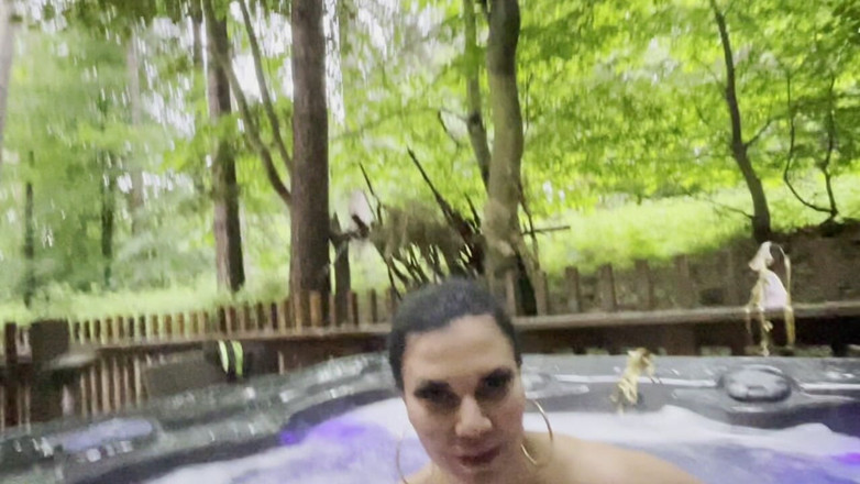 Jasmine Jae: 야외 온수 욕조 섹스