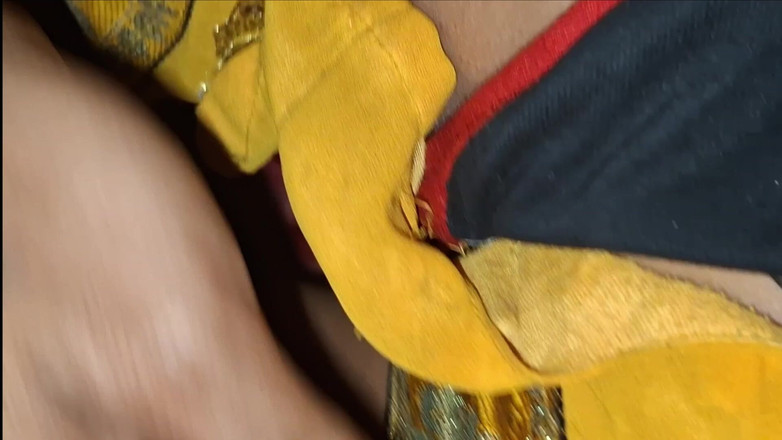 Madhya Sangeeta: Iubita mea sexy Iubita mea fierbinte a spus "baby Choddo Mujhe" în...