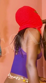 Seksi Kız Sikilmek Için Sabırsızlanıyor