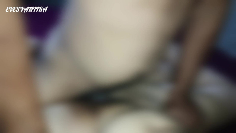 Pasutri indo: Üçlü seks Endonezya. Aşık olan bir adam