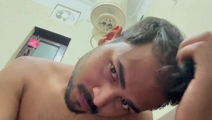 Katie Sharma: Heet blootstellen