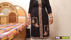 Jony Darling: Chachi s velkým zadkem se převléká a chlapec sleduje její...