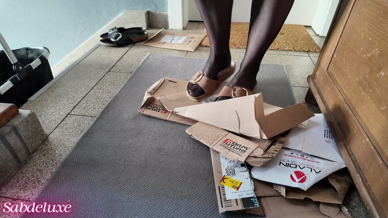 Sabdeluxe: Panty vertrappen