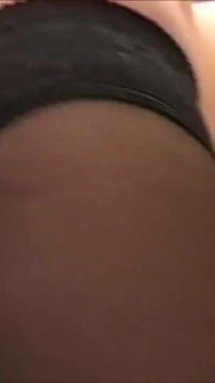 Mamă sexy în așteptare suge pula soțului ei excitat