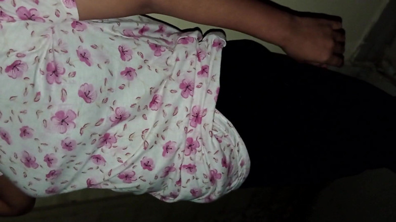 Nadiyabd: Gorąca Desi Bhabhi zerżnięta w jej duży tyłek przez szwagra...