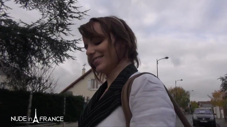 Nude in France: Divoký porno casting mladé 23leté servírky Alyzee