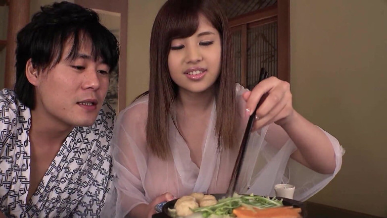 Asian porn collection: Nevlastní otec šuká japonskou teenagerku Misuzu s velkými kozami a dává...
