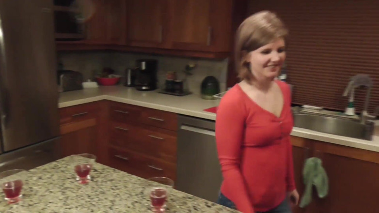 Housewife Ginger: Tưởng tượng về việc bú hai con cu cùng một...