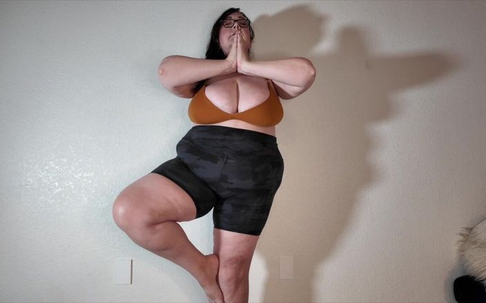 cutejayne: Vänens bystiga SSBBW styvmamma är din träningskompis 2