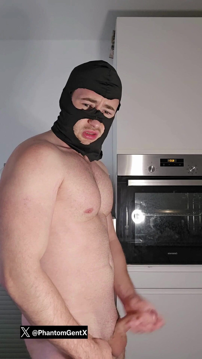 PhantomGentX: Phantomgentx, un solo gay caresse une énorme bite avec des mots...