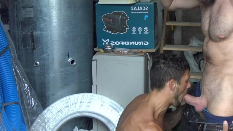 GAY USED RAW BY STRAIGHT BOY CURIOUS: Esetba scopata dal suo ptoe dritto