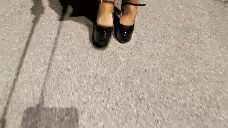 Loreleyadd: Eu, în ciorapii mei Wolford, pe stradă