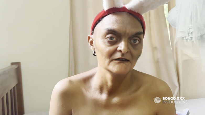 BongoXXX: Nenek mesum ini ngentot pantat nenek ini pakai kelinci natalnya...