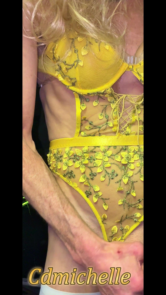 Sexy crossdresser wearing lingerie everything sexy: Cdmichelle V Bílých Šatech Se Žlutým Onepiece Bodysute