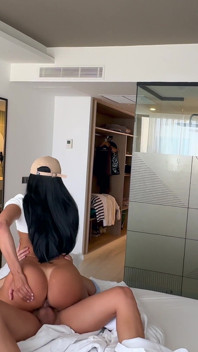 Stiefbrust benutzt drohne, um latina-stiefschwester zu erwischen, macht oben ohne selfies und schaut, was am ende passiert