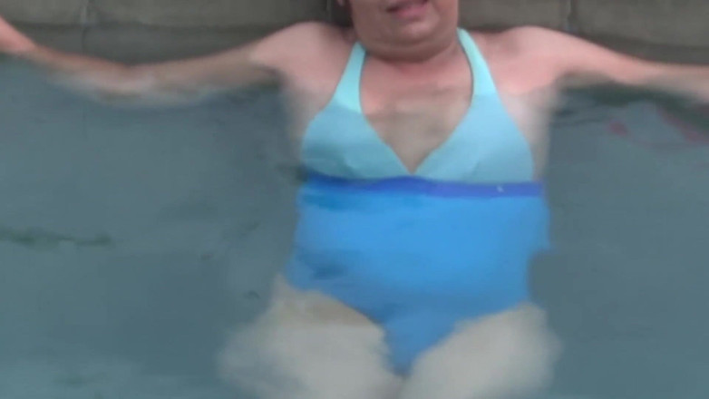 Ardientes69: Video 1 daripada 3 - Isteri 58 tahun saya menunjuk-nunjuk di pantai