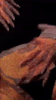Evelyne Foxy är en hora med små perky bröst och mörkt hår i en dubbel penetration och hon vill ha sin mun upptagen