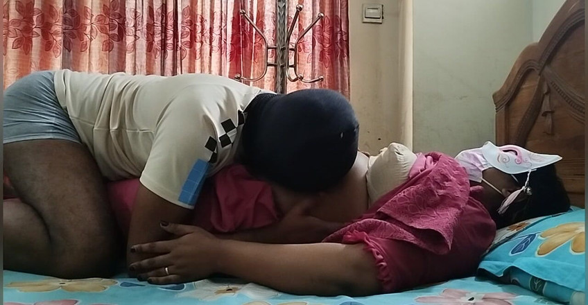 Teensex: 私の美しくて胸の大きいカスは、毎日私が一人で彼女を抱いてオーガズムに達するのが大好きです。