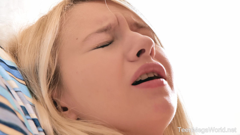 Teen Mega World: Blondie Searches for Solo Orgasm