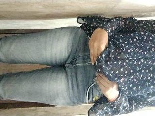 Riyathakur: Indiana menina shoing seu corpo depois da academia ther