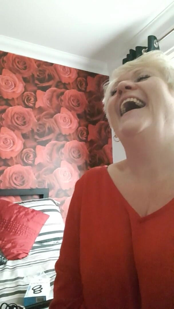 Uk Joolz: Sahibe Susan ve Joolz mikro penisiyle alay etti