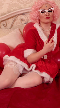 Masturbation de chatte et plug anal, MILF excitée en bas