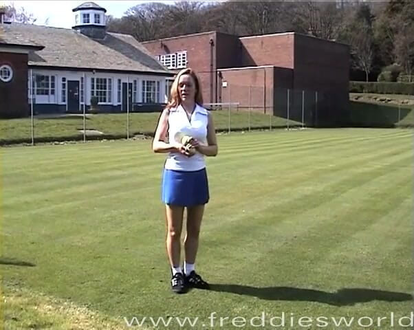 Freddies World: Gorący gracz netball bierze penisa