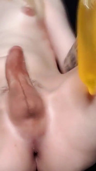 Jaw-droppingly sexy Vexx gets all wet with her piss