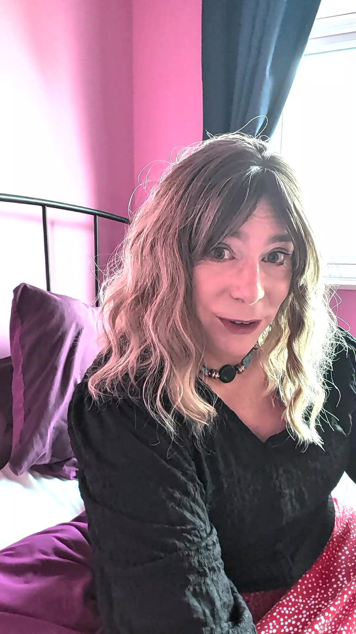 Nikki T Gee: Naked Nikki Shoots Her Cum!