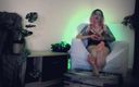 Lady_Angela: Lady Angela'nın bir randevusu var ve gitmeden önce kirli ayaklarının yailmesini...