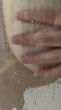 Ich unter der dusche mit meinen riesigen titten, 85e dicke titten