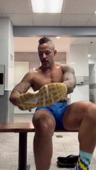 Spandex lässt mich wichsen, bis ich eine große ladung schieße