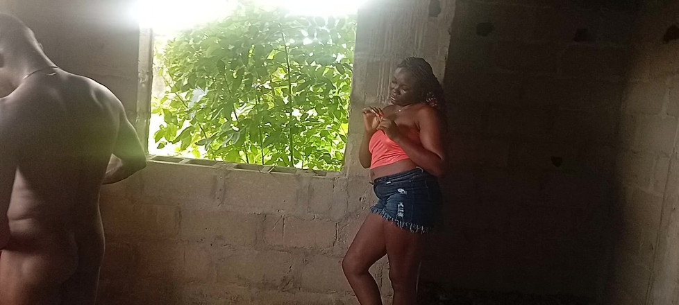 Creamyshuga: Vzal jeho dvě manželky, aby šukali v nedokončené budově