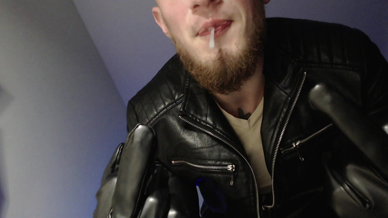 Hunky time: Leather lord sputa