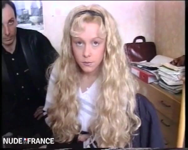 La France a Poil: Tetek emas adalah si jalang kecil yang kotor sebenar!