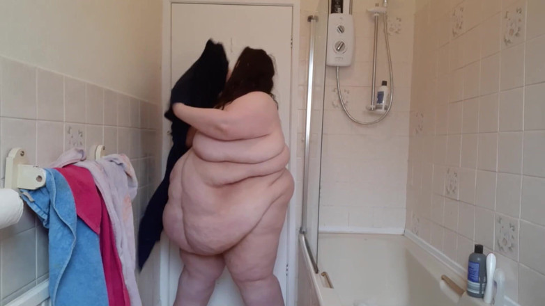 SSBBWLadyBrads: BBW SSBBW pokazuje gruby brzuch z jiggles i shakes