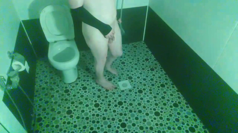 Kitty_Cross: Verspielte sissy, sich hinter den händen mit kichern verstecken